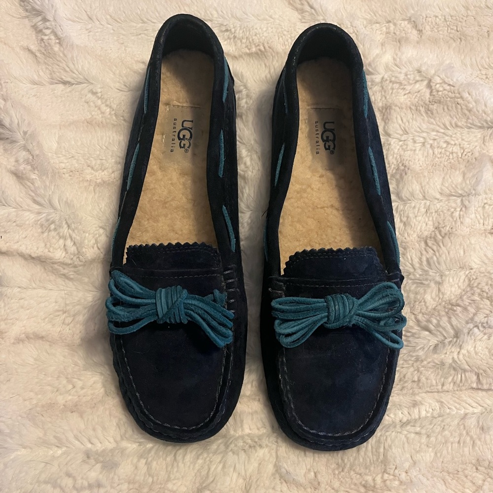 Like New Ugg Moccasin Slipper in Navy